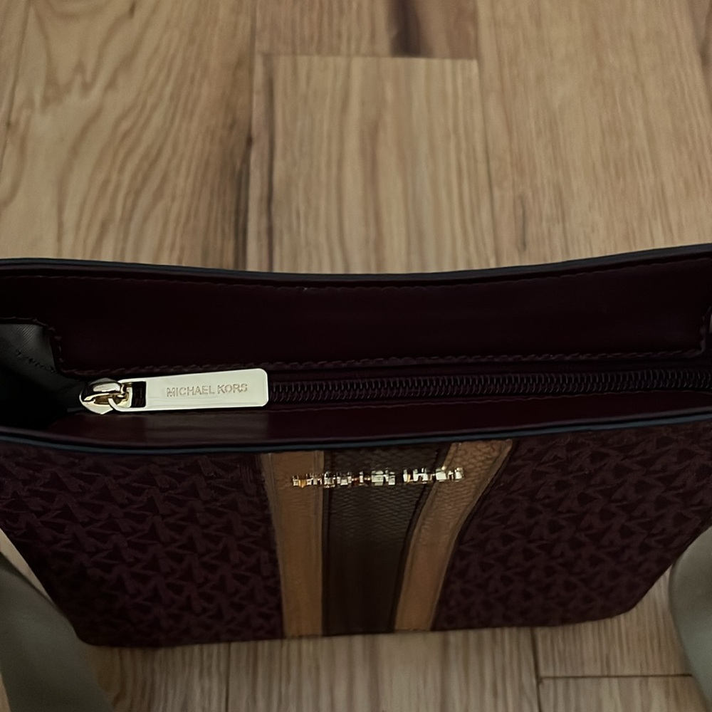 Michael Kors Burgundy and Beige Signature Crossbody Bag NWOT - Picture 11 of 16